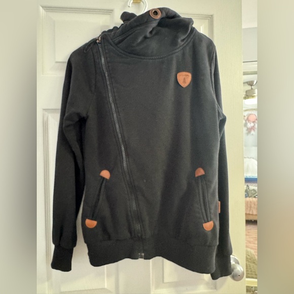 Wanakome Athena Black Hoodie - Picture 2 of 7